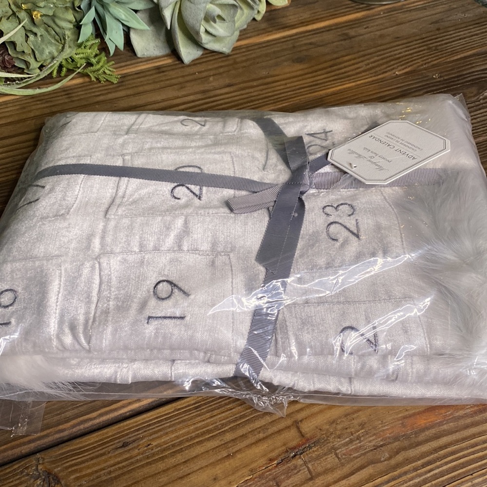 Pottery Barn Kids X Monique Lhuillier Collaboration Faux Fur Advent Calendar - Picture 12 of 15